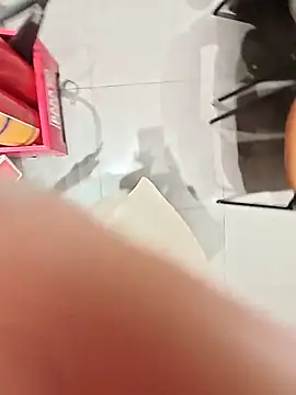 Snapshot of Baby-Linh chatting on February 12, 2026, 6:35 am Baby-Linh online show from February 12, 2026, 6:35 am