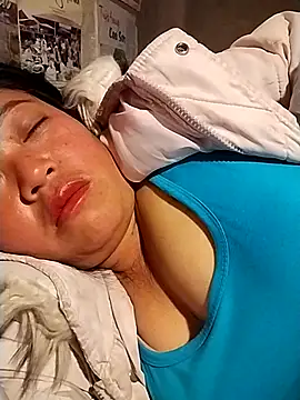 Snapshot of AlilaK2 chatting on December 22, 2025, 8:42 pm AlilaK2 online show from December 22, 2025, 8:42 pm