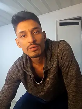 Snapshot of Raymon__7 chatting on December 20, 2025, 4:48 am Raymon 7 online show from December 20, 2025, 4:48 am