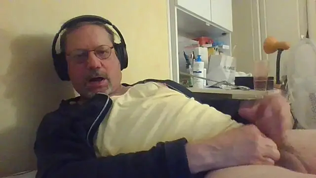 Snapshot of Wanky357 chatting on June 2, 2026, 8:31 pm Wanky357 online show from June 2, 2026, 8:31 pm