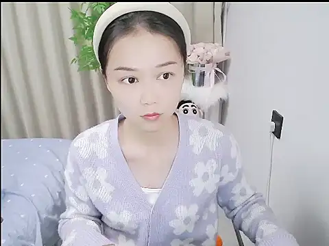 Snapshot of mili923 chatting on February 13, 2026, 2:28 pm mili923 online show from February 13, 2026, 2:28 pm