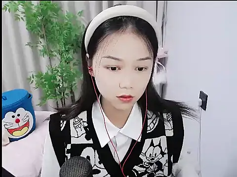 Snapshot of mili923 chatting on December 16, 2025, 2:10 pm mili923 online show from December 16, 2025, 2:10 pm