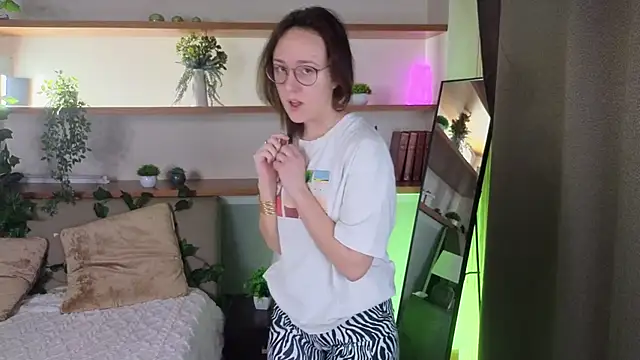 ChongFefer online show from December 16, 2025, 1:10 am