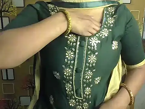 Snapshot of Hotty_Suzuka chatting on December 17, 2025, 4:50 am Hotty Suzuka online show from December 17, 2025, 4:50 am