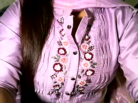 Snapshot of Hotty_Suzuka chatting on June 3, 2026, 4:13 am Hotty Suzuka online show from June 3, 2026, 4:13 am