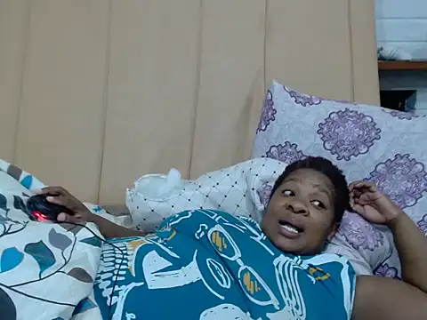 Snapshot of AfricanQueenxx25 chatting on December 14, 2025, 2:00 pm AfricanQueenxx25 online show from December 14, 2025, 2:00 pm