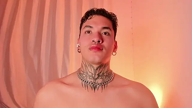 Snapshot of AlecBanne chatting on December 20, 2025, 3:20 am AlecBanne online show from December 20, 2025, 3:20 am