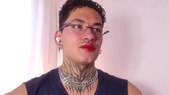 Snapshot of AlecBanne chatting on January 11, 2026, 7:43 pm AlecBanne online show from January 11, 2026, 7:43 pm