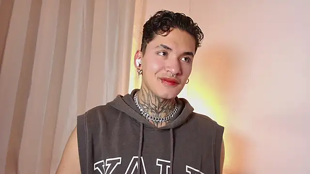 Snapshot of AlecBanne chatting on January 9, 2026, 11:22 pm AlecBanne online show from January 9, 2026, 11:22 pm