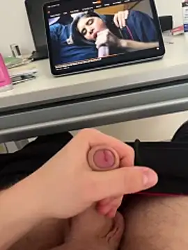 hannes256102 online show from April 17, 2026, 5:27 pm