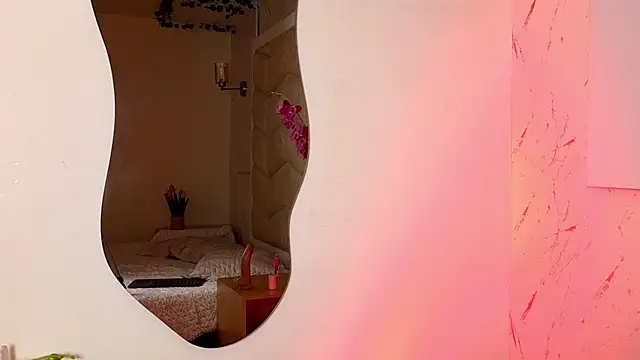 Snapshot of AfroditaWild chatting on February 2, 2026, 4:44 am AfroditaWild online show from February 2, 2026, 4:44 am