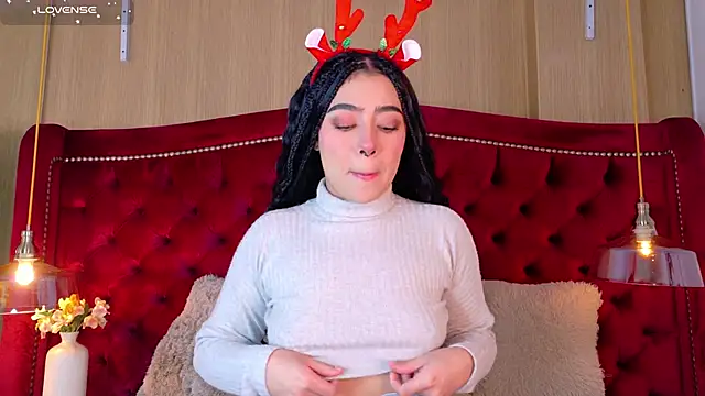 TaniaRedd  online show from December 21, 2025, 2:08 pm