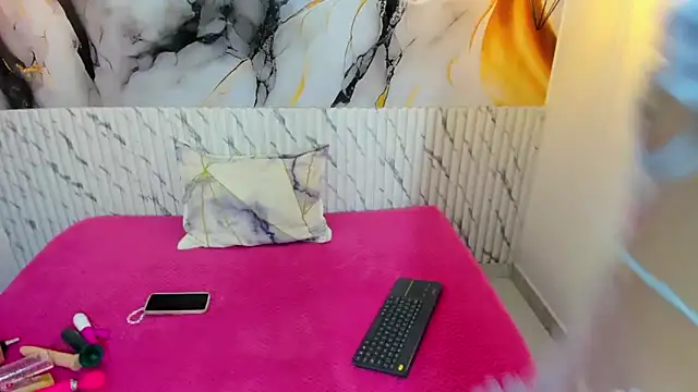 Snapshot of VioletaSweett1 chatting on February 10, 2026, 6:40 pm VioletaSweett1 online show from February 10, 2026, 6:40 pm