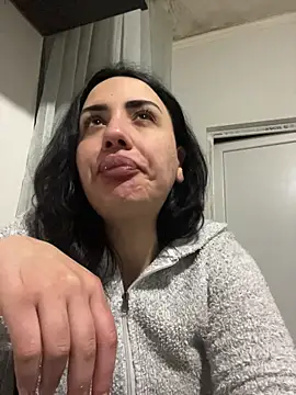 Snapshot of tesaa1212 chatting on January 5, 2026, 5:27 pm tesaa1212 online show from January 5, 2026, 5:27 pm