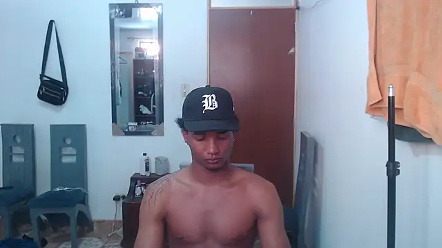 Snapshot of Dani_browx chatting on December 15, 2025, 3:40 pm Dani browx online show from December 15, 2025, 3:40 pm