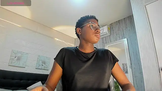 Snapshot of teylor_lovee chatting on February 8, 2026, 8:39 pm teylor lovee online show from February 8, 2026, 8:39 pm