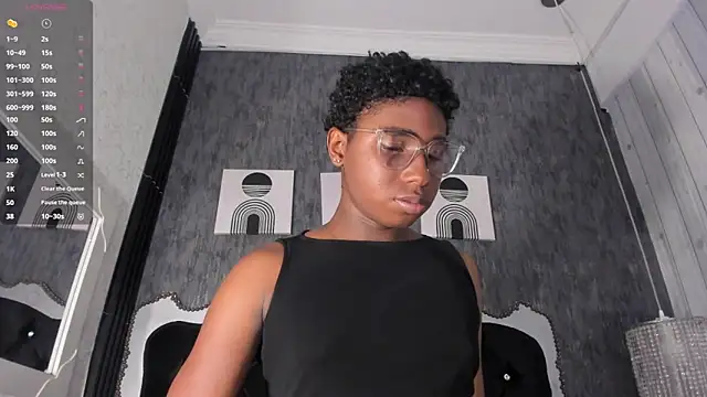 teylor lovee online show from April 22, 2026, 8:37 pm