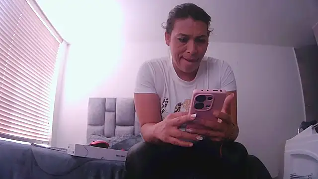 Snapshot of Fernanda_andrew chatting on July 10, 2026, 6:30 pm Fernanda andrew online show from July 10, 2026, 6:30 pm