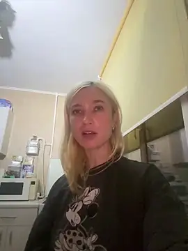 Snapshot of KisJeni chatting on December 16, 2025, 5:06 pm KisJeni online show from December 16, 2025, 5:06 pm