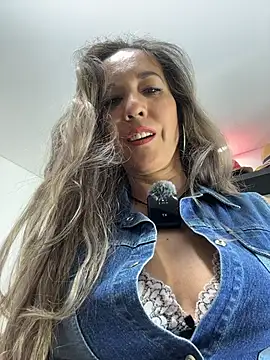 Snapshot of sandrafarrely chatting on April 2, 2026, 2:19 am sandrafarrely online show from April 2, 2026, 2:19 am