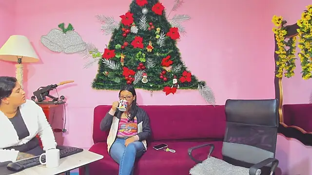 Snapshot of LesbianCouple02 chatting on December 15, 2025, 12:33 pm LesbianCouple02 online show from December 15, 2025, 12:33 pm