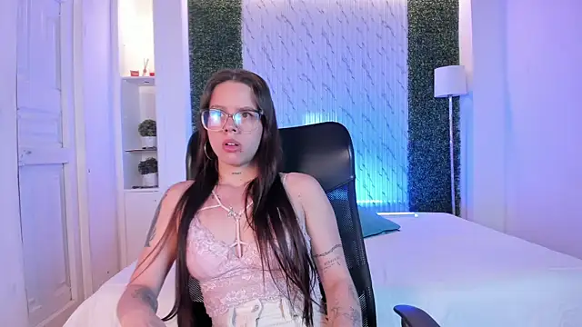 Snapshot of Agata_Evanss chatting on December 15, 2025, 10:54 am Agata Evanss online show from December 15, 2025, 10:54 am