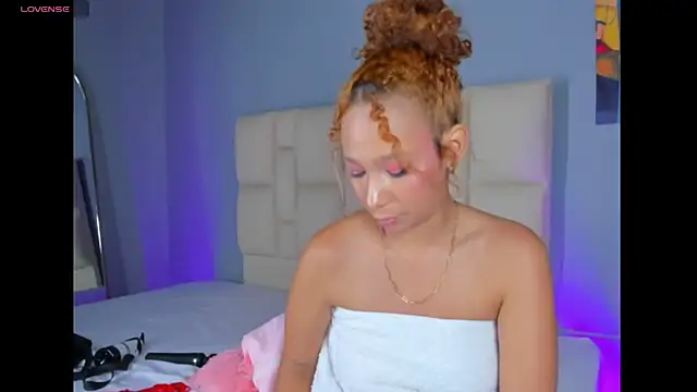 Snapshot of EmmaLawrence_ chatting on April 11, 2026, 7:45 am EmmaLawrence online show from April 11, 2026, 7:45 am