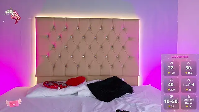 Snapshot of EmmaLawrence_ chatting on March 9, 2026, 9:02 am EmmaLawrence online show from March 9, 2026, 9:02 am