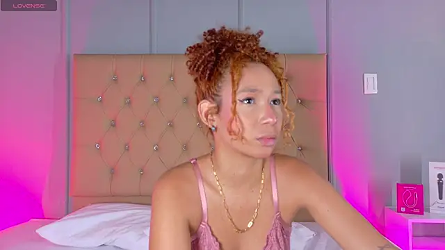 Snapshot of EmmaLawrence_ chatting on April 15, 2026, 3:12 am EmmaLawrence online show from April 15, 2026, 3:12 am