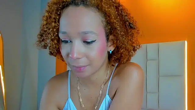 Snapshot of EmmaLawrence_ chatting on April 19, 2026, 3:51 am EmmaLawrence online show from April 19, 2026, 3:51 am