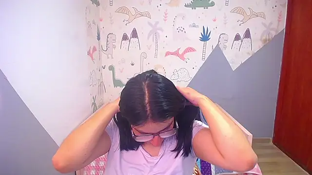 Snapshot of eva_smit_t chatting on December 20, 2025, 2:36 am eva smit t online show from December 20, 2025, 2:36 am