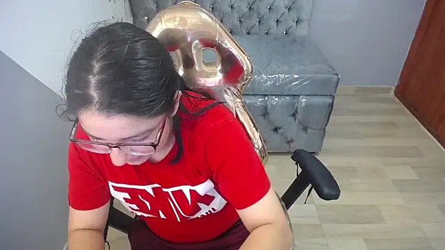 Snapshot of eva_smit_t chatting on February 1, 2026, 2:15 pm eva smit t online show from February 1, 2026, 2:15 pm