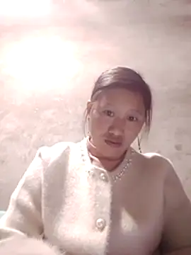 Snapshot of Meyyy09 chatting on December 16, 2025, 5:00 am Meyyy09 online show from December 16, 2025, 5:00 am