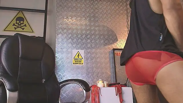 Snapshot of logan_mercer chatting on December 15, 2025, 3:12 am logan mercer online show from December 15, 2025, 3:12 am