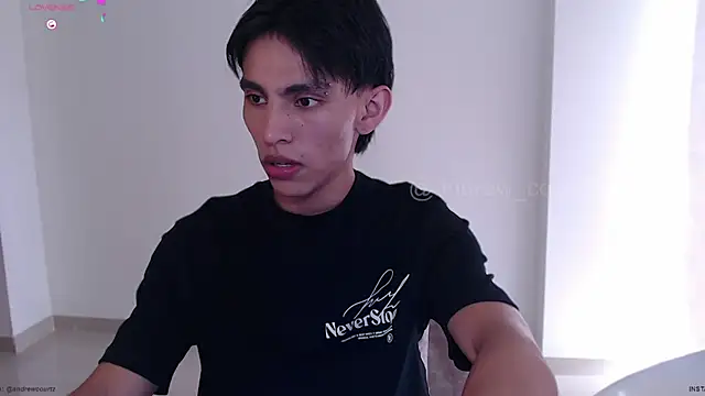 Snapshot of andrew_courtzz chatting on December 4, 2025, 8:30 pm andrew courtzz online show from December 4, 2025, 8:30 pm