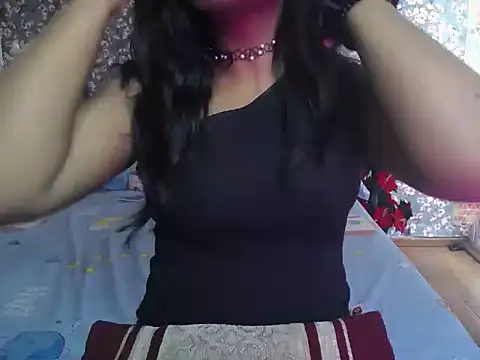 Snapshot of Lola_Bebe chatting on May 6, 2026, 5:44 am Lola Bebe online show from May 6, 2026, 5:44 am