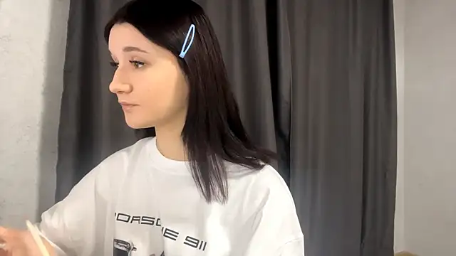 Snapshot of RenaLagoa chatting on December 17, 2025, 3:39 pm RenaLagoa online show from December 17, 2025, 3:39 pm