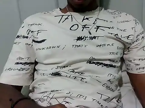 Snapshot of hotdick25002 chatting on December 22, 2025, 12:33 am hotdick25002 online show from December 22, 2025, 12:33 am