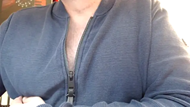 Snapshot of xm0rtix chatting on April 10, 2026, 8:32 am xm0rtix online show from April 10, 2026, 8:32 am