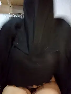 Snapshot of -Batta- chatting on April 1, 2026, 4:48 pm -Batta- online show from April 1, 2026, 4:48 pm