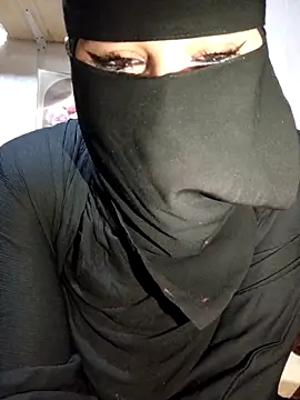 Snapshot of -Batta- chatting on April 6, 2026, 1:12 am -Batta- online show from April 6, 2026, 1:12 am