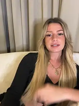 Snapshot of lilavv chatting on December 15, 2025, 1:28 pm lilavv online show from December 15, 2025, 1:28 pm