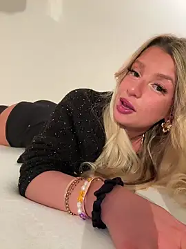 lilavv online show from March 26, 2026, 9:56 pm