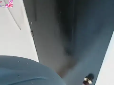 JulietaHazze  online show from December 14, 2025, 3:35 am