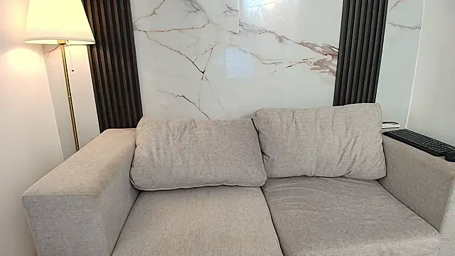 Snapshot of AprillRoss chatting on December 15, 2025, 12:33 pm AprillRoss online show from December 15, 2025, 12:33 pm