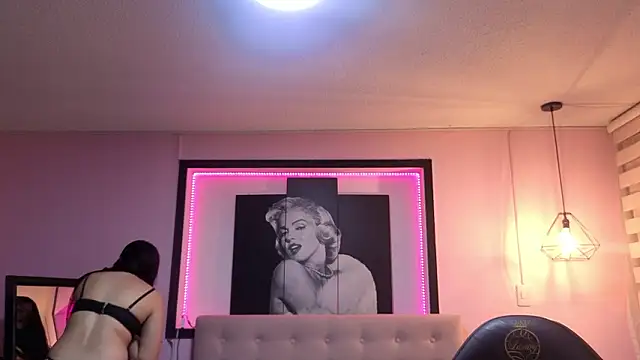 Sara valderrama  online show from February 13, 2026, 12:38 pm