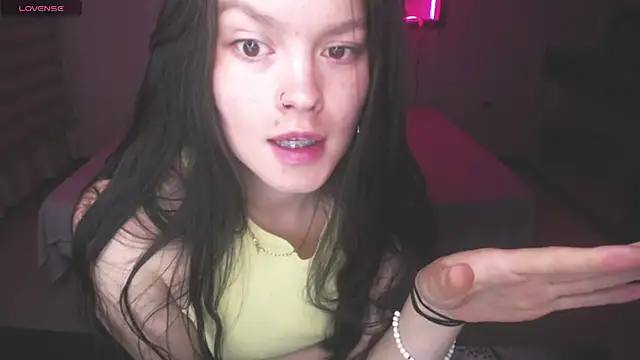 Sara valderrama  online show from January 5, 2026, 5:27 pm