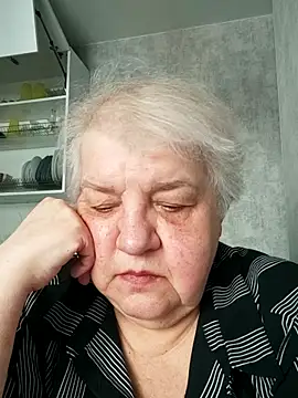 HapinessLovee online show from May 12, 2026, 6:54 am