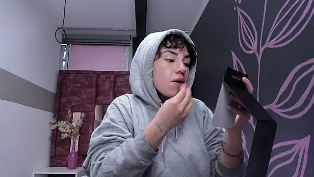 Kiara Fox   online show from March 22, 2026, 11:01 am