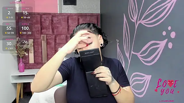 Snapshot of Kiara_Fox__ chatting on February 16, 2026, 7:56 pm Kiara Fox online show from February 16, 2026, 7:56 pm